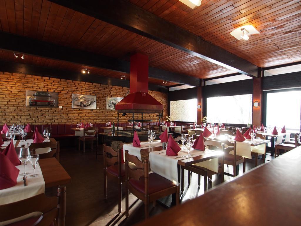 Hotel Restaurant Margaretenhof Überherrn Esterno foto
